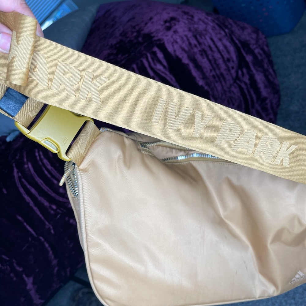 Beyoncé Ivy Park x Adidas over sized Fanny Pack